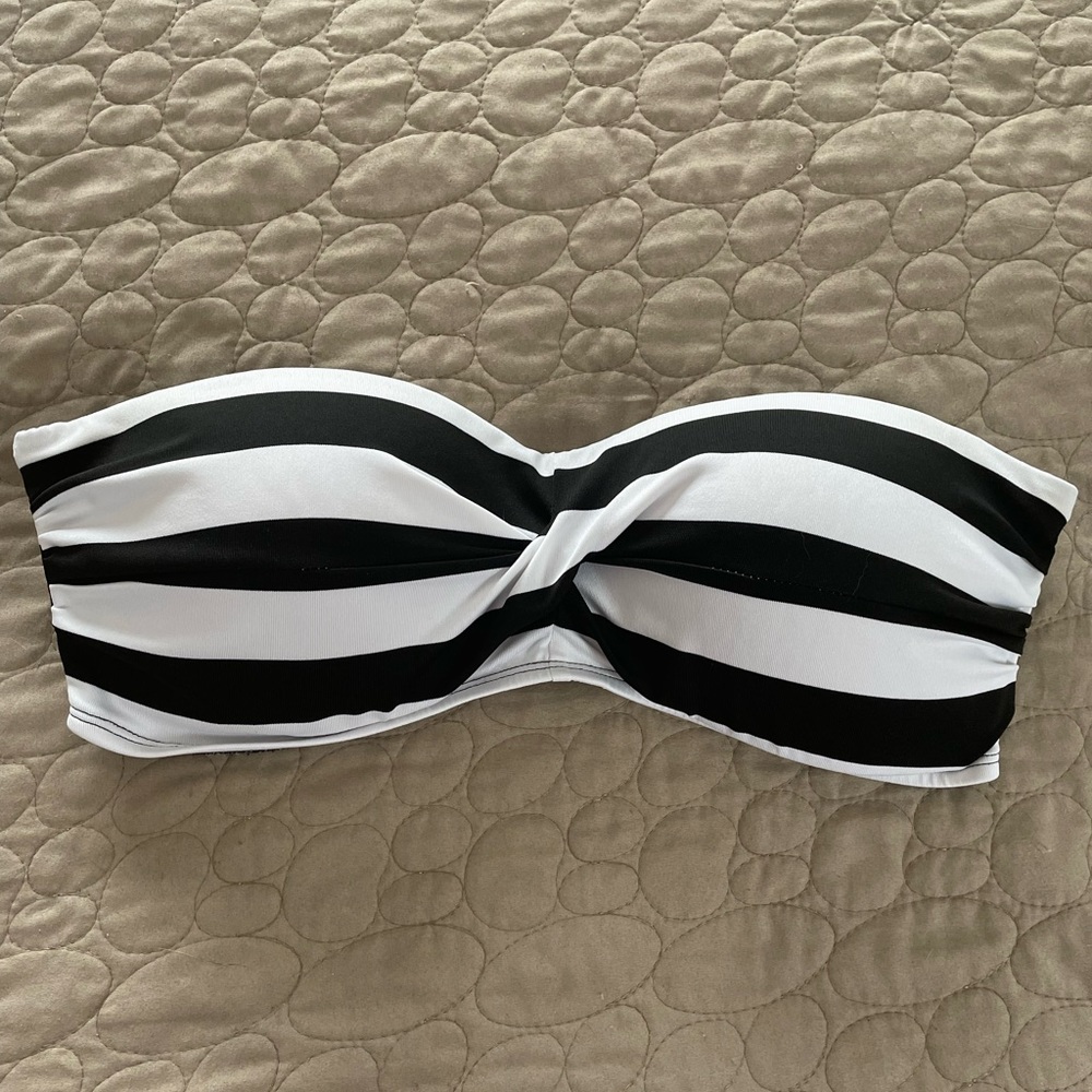 D/DD Black & White Striped Bandeau Bikini Top
